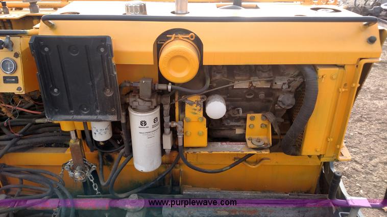 image for item F1267 Gehl 1448 paver