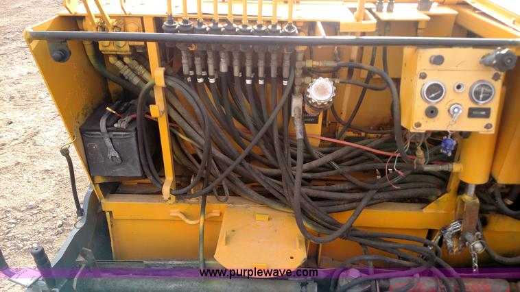 image for item F1267 Gehl 1448 paver