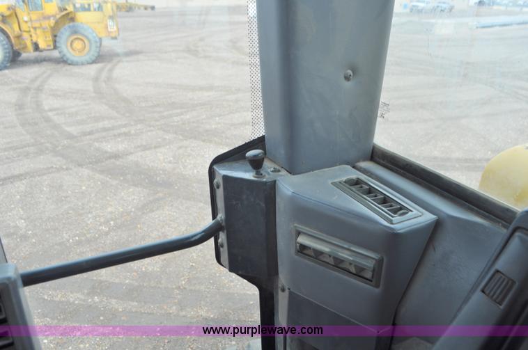 image for item G7332 2006 Komatsu GD655 motor grader