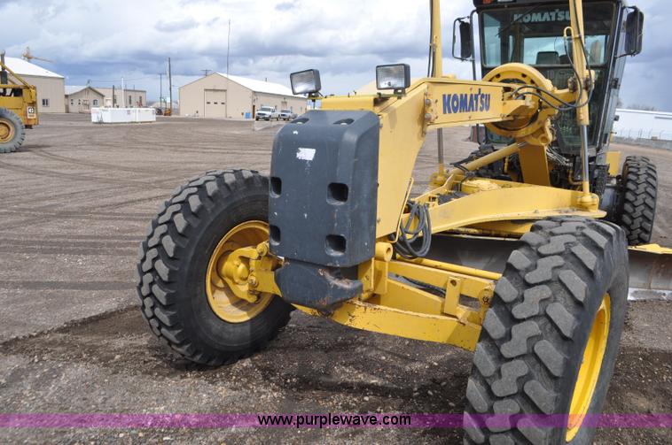 image for item G7332 2006 Komatsu GD655 motor grader
