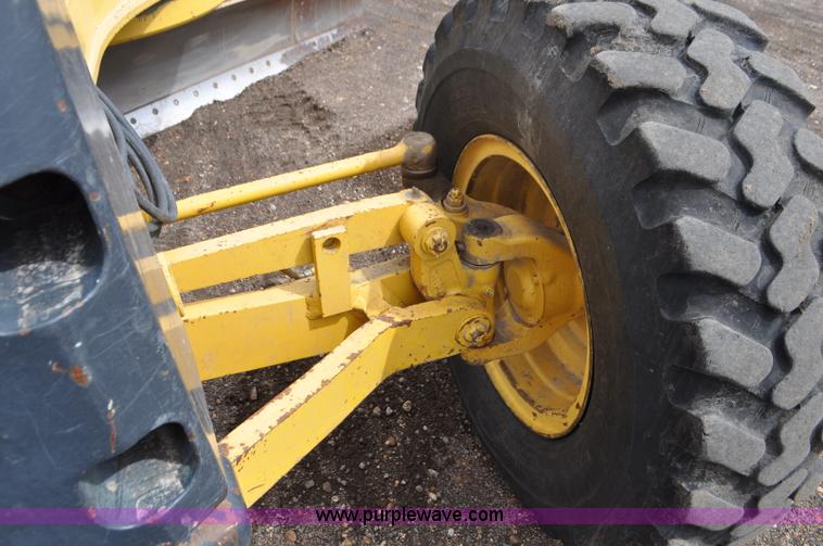 image for item G7332 2006 Komatsu GD655 motor grader