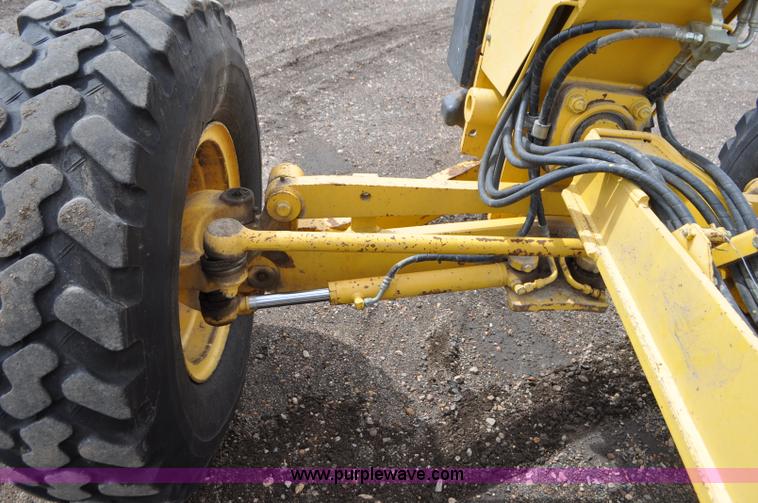 image for item G7332 2006 Komatsu GD655 motor grader