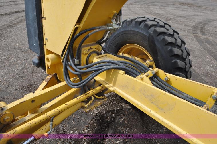 image for item G7332 2006 Komatsu GD655 motor grader