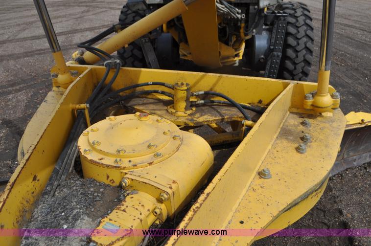 image for item G7332 2006 Komatsu GD655 motor grader