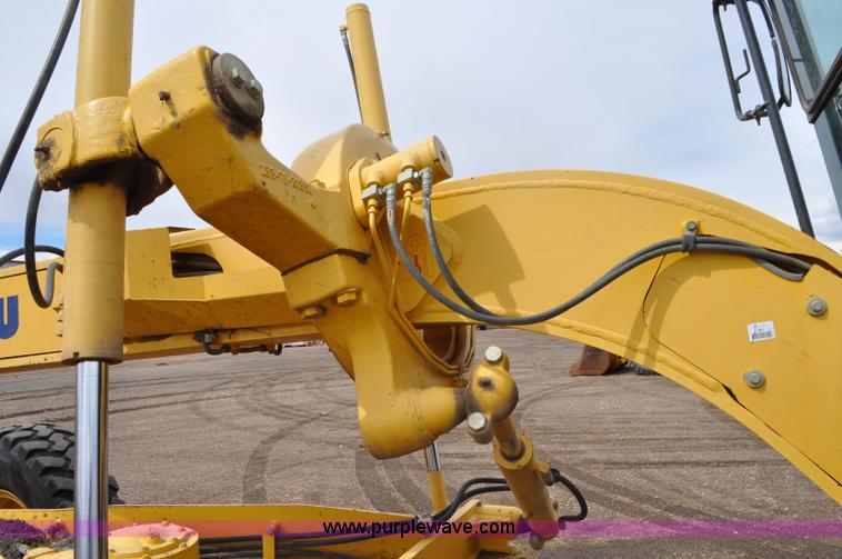 image for item G7332 2006 Komatsu GD655 motor grader