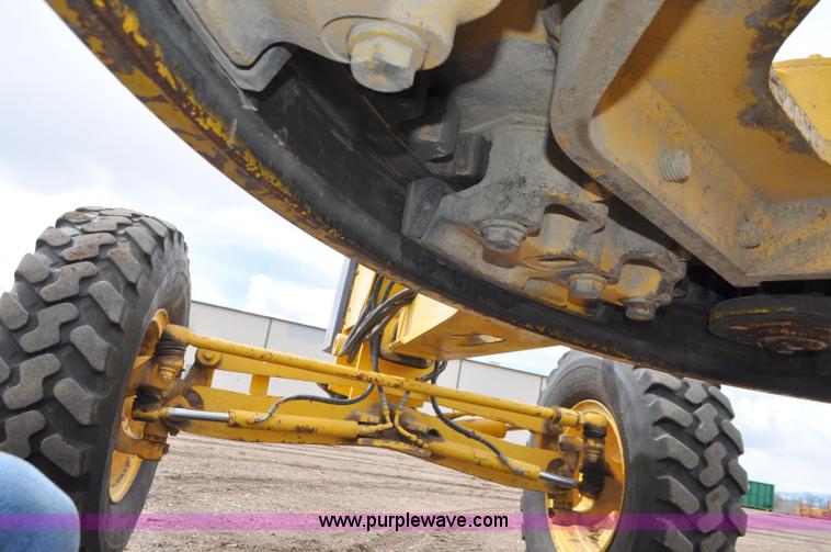 image for item G7332 2006 Komatsu GD655 motor grader