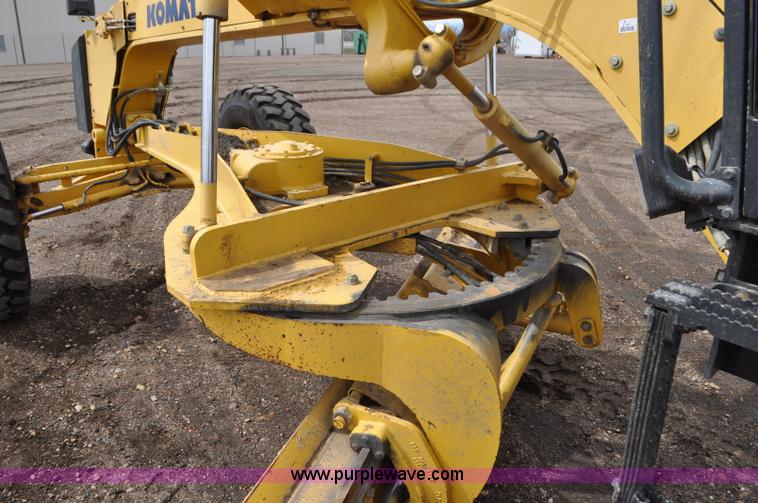 image for item G7332 2006 Komatsu GD655 motor grader