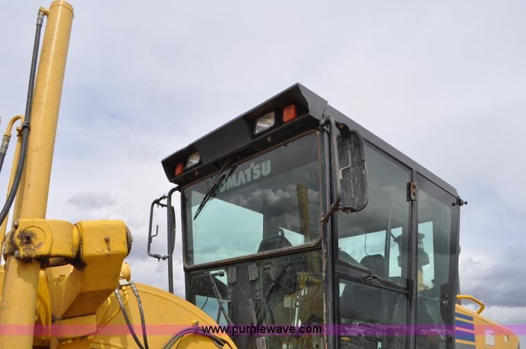 image for item G7332 2006 Komatsu GD655 motor grader