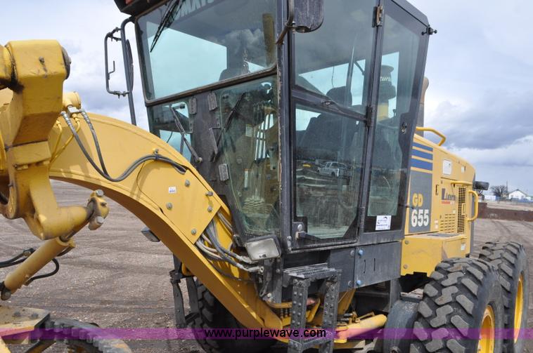 image for item G7332 2006 Komatsu GD655 motor grader