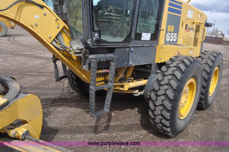 image for item G7332 2006 Komatsu GD655 motor grader