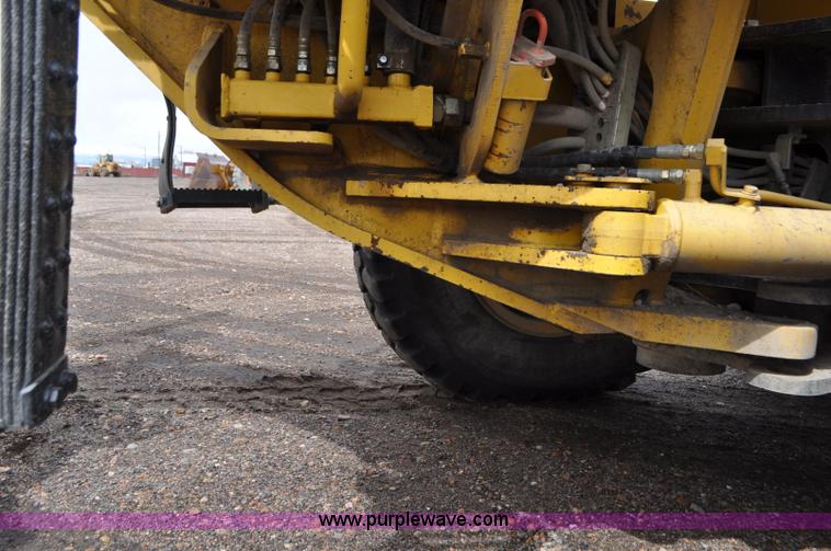 image for item G7332 2006 Komatsu GD655 motor grader