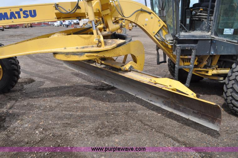 image for item G7332 2006 Komatsu GD655 motor grader