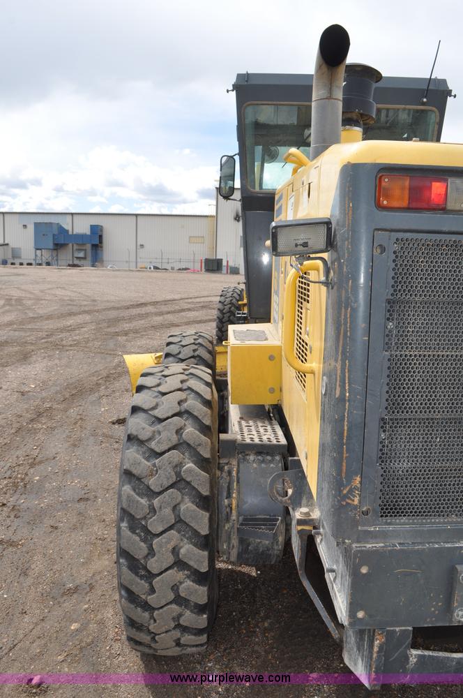 image for item G7332 2006 Komatsu GD655 motor grader