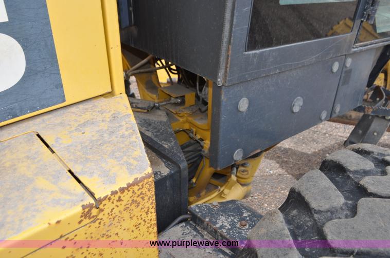 image for item G7332 2006 Komatsu GD655 motor grader