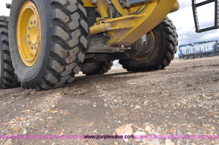 image for item G7332 2006 Komatsu GD655 motor grader