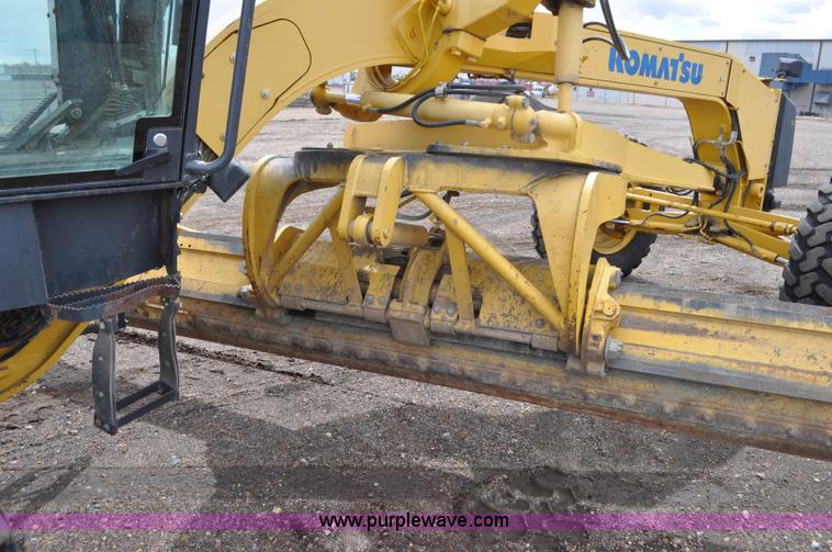 image for item G7332 2006 Komatsu GD655 motor grader