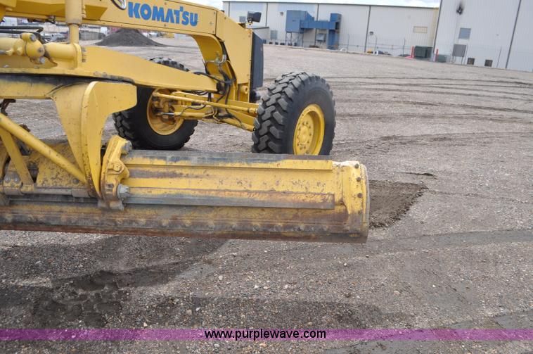 image for item G7332 2006 Komatsu GD655 motor grader