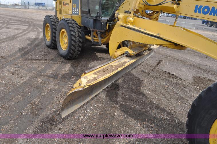 image for item G7332 2006 Komatsu GD655 motor grader