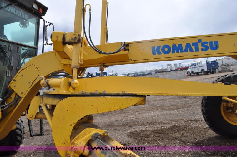 image for item G7332 2006 Komatsu GD655 motor grader