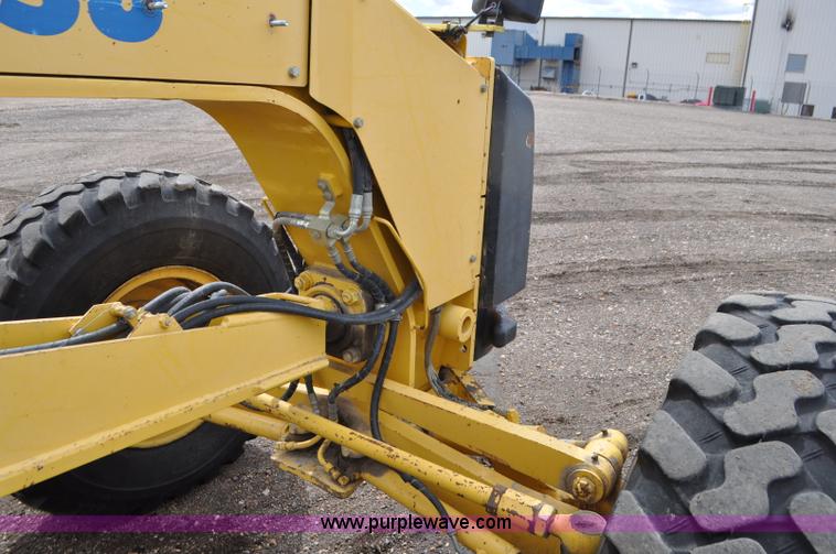 image for item G7332 2006 Komatsu GD655 motor grader