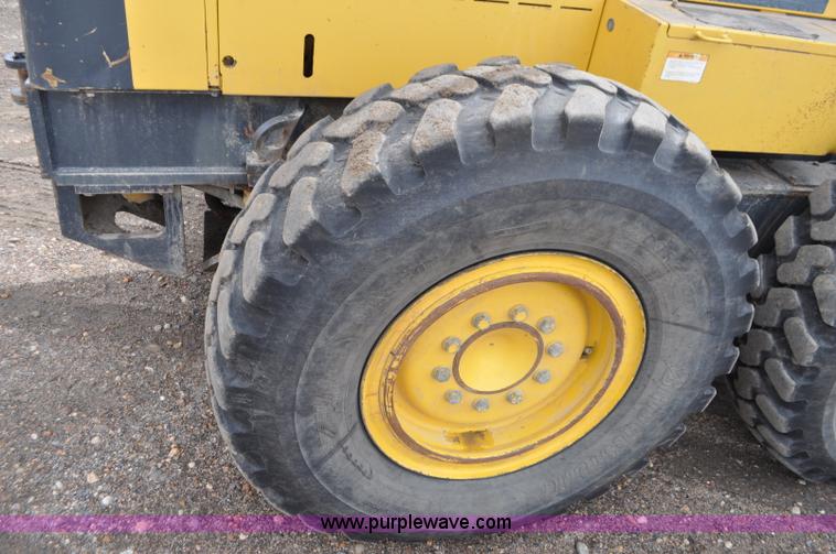 image for item G7332 2006 Komatsu GD655 motor grader