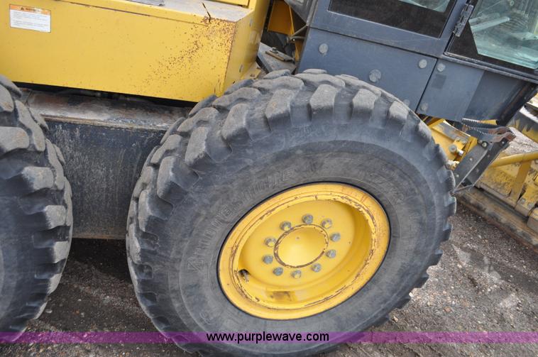 image for item G7332 2006 Komatsu GD655 motor grader