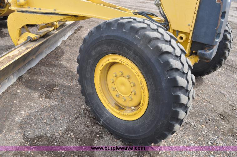 image for item G7332 2006 Komatsu GD655 motor grader