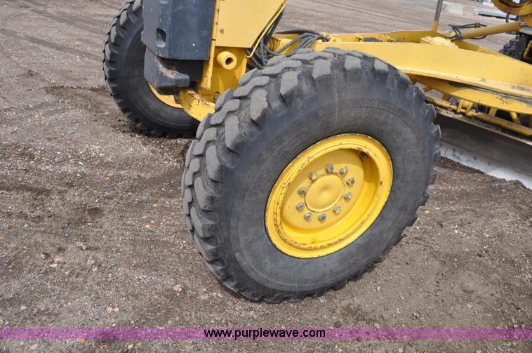 image for item G7332 2006 Komatsu GD655 motor grader