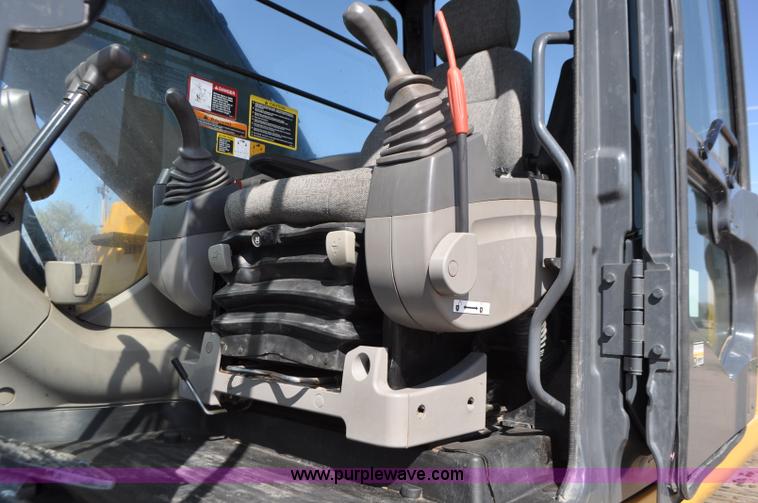 image for item G7336 2008 John Deere 350D LC excavator