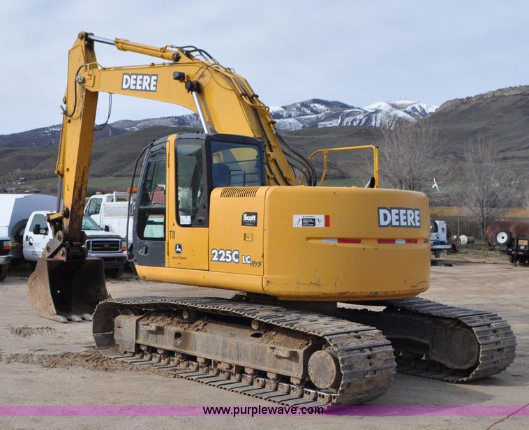 image for item G7337 2006 John Deere 225C LC excavator