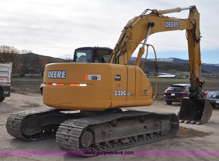 image for item G7337 2006 John Deere 225C LC excavator