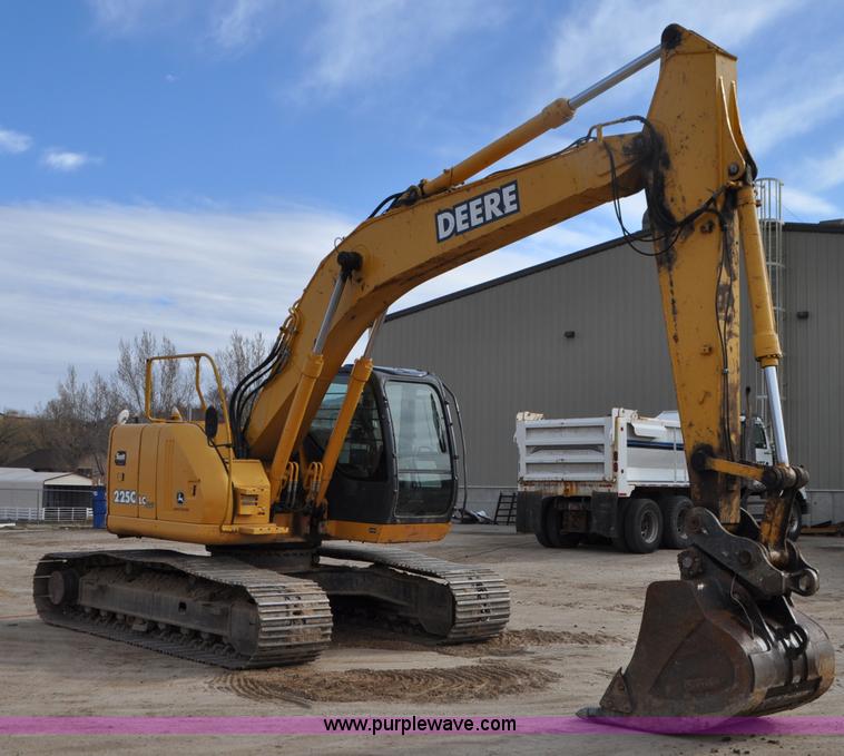 image for item G7337 2006 John Deere 225C LC excavator