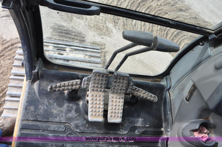 image for item G7337 2006 John Deere 225C LC excavator