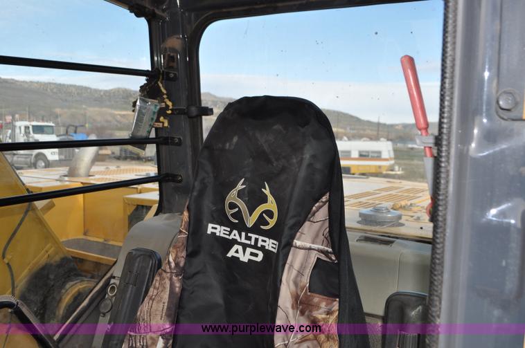 image for item G7337 2006 John Deere 225C LC excavator