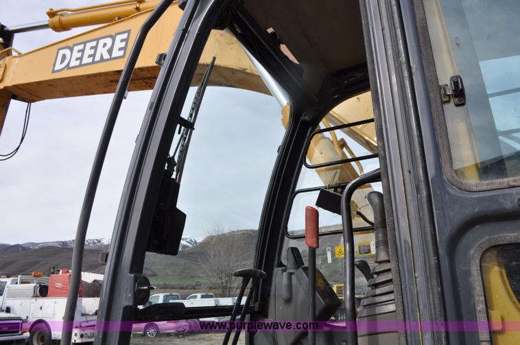 image for item G7337 2006 John Deere 225C LC excavator