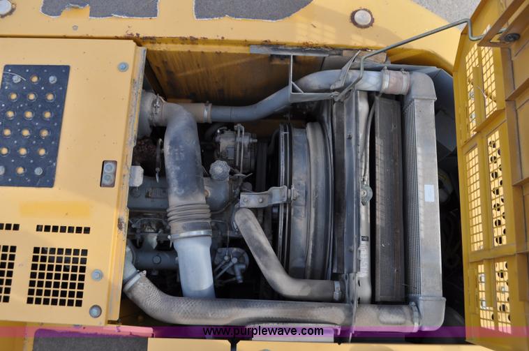 image for item G7337 2006 John Deere 225C LC excavator