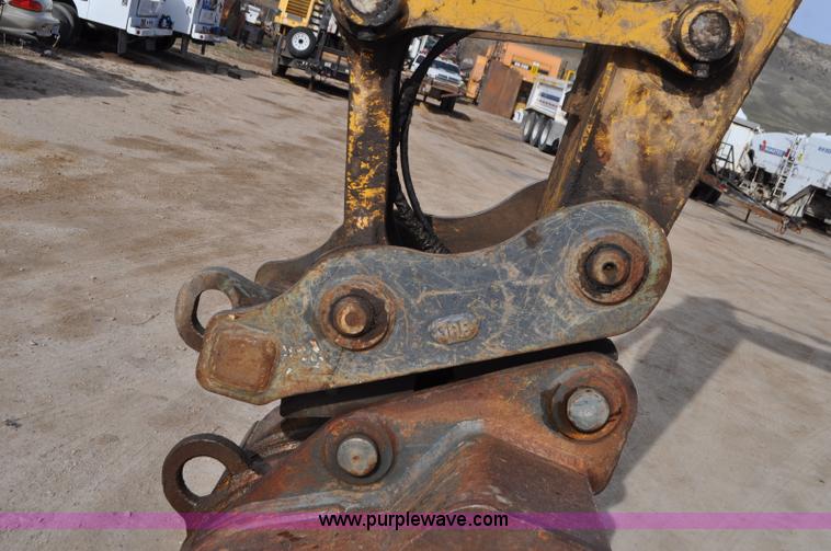 image for item G7337 2006 John Deere 225C LC excavator