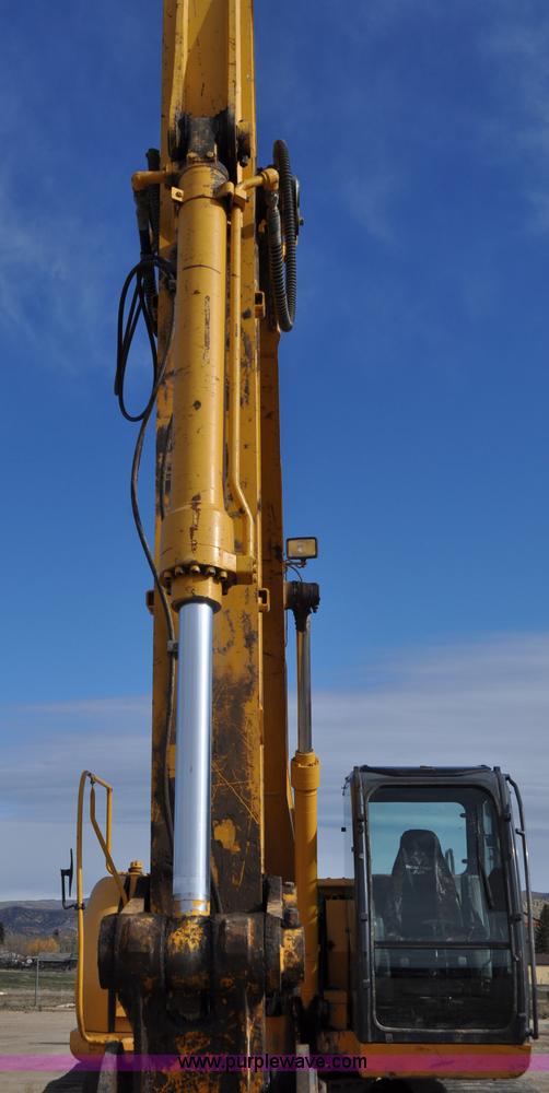 image for item G7337 2006 John Deere 225C LC excavator