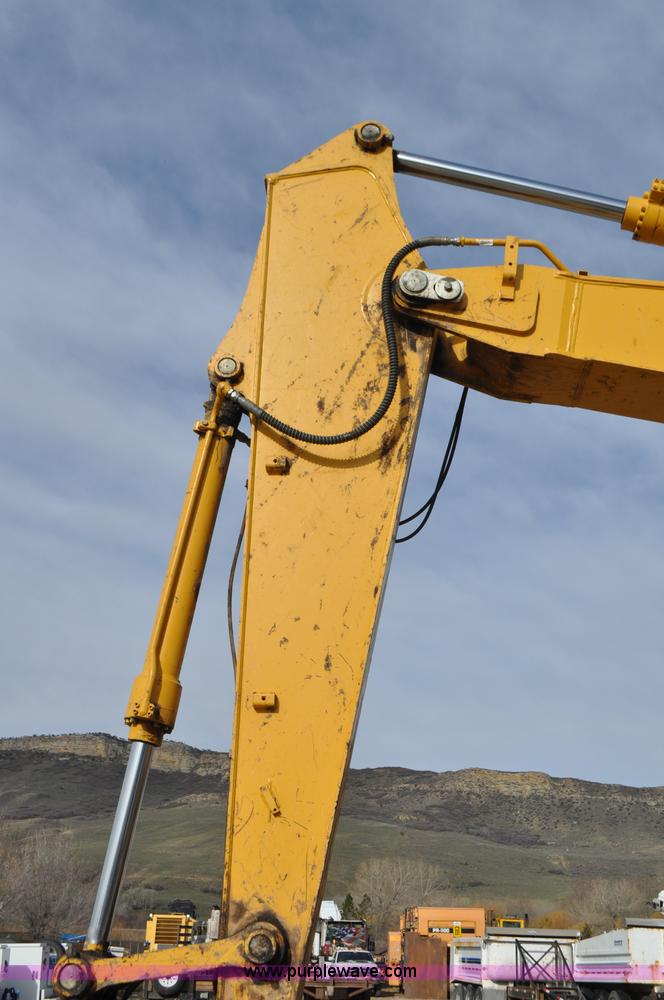 image for item G7337 2006 John Deere 225C LC excavator