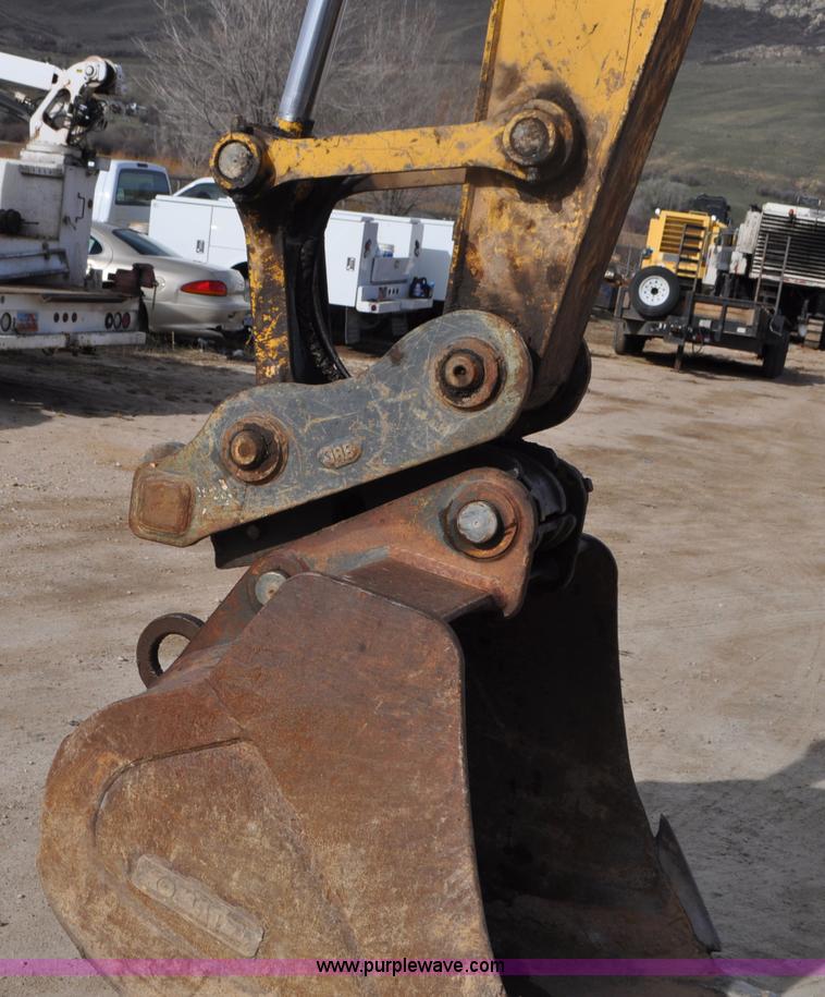 image for item G7337 2006 John Deere 225C LC excavator