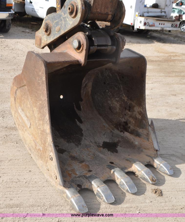 image for item G7337 2006 John Deere 225C LC excavator
