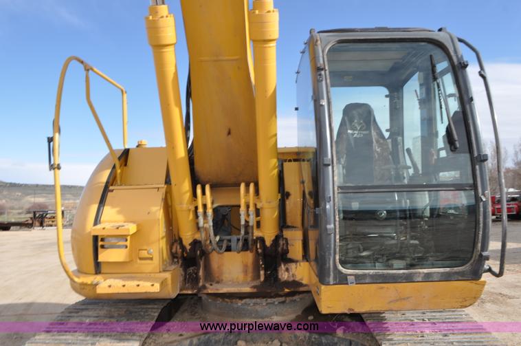 image for item G7337 2006 John Deere 225C LC excavator