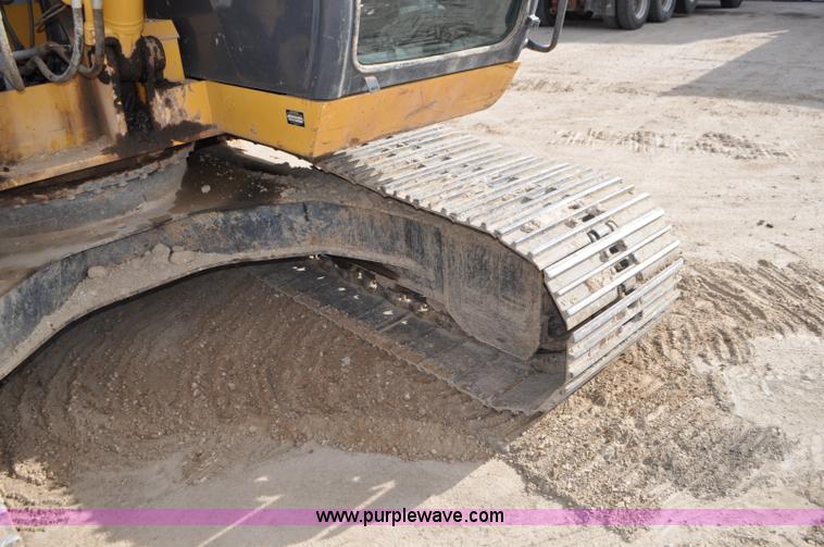 image for item G7337 2006 John Deere 225C LC excavator