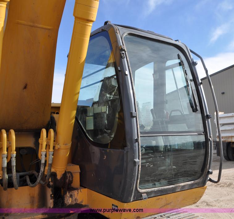 image for item G7337 2006 John Deere 225C LC excavator