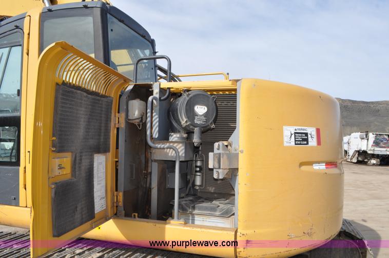 image for item G7337 2006 John Deere 225C LC excavator