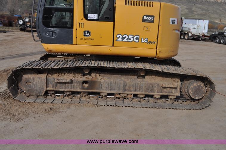 image for item G7337 2006 John Deere 225C LC excavator
