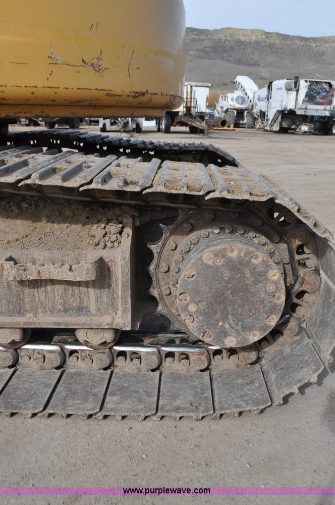 image for item G7337 2006 John Deere 225C LC excavator