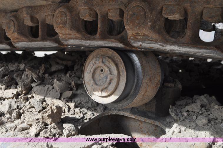 image for item G7337 2006 John Deere 225C LC excavator