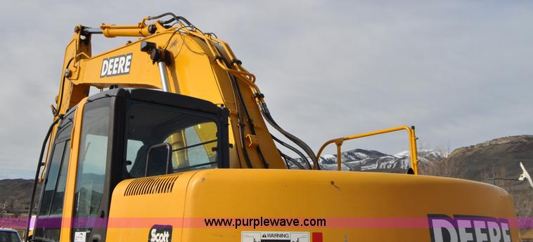 image for item G7337 2006 John Deere 225C LC excavator