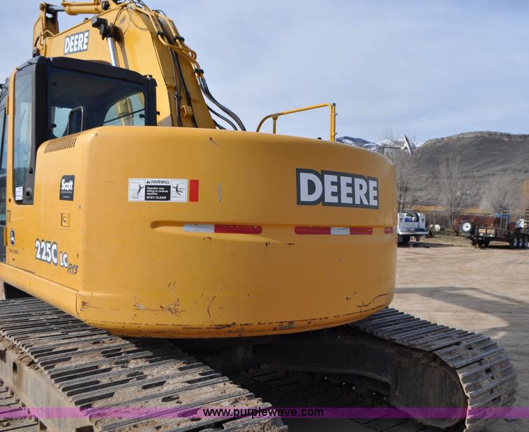 image for item G7337 2006 John Deere 225C LC excavator